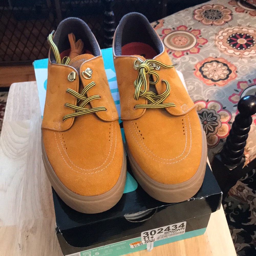 New In Box Never Worn Nike SB Janoski PRM Skateboarding Shoes Sz 11.5 MFG 2018